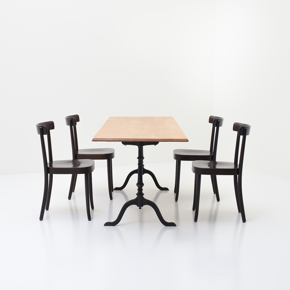 Antiker Bistrotisch