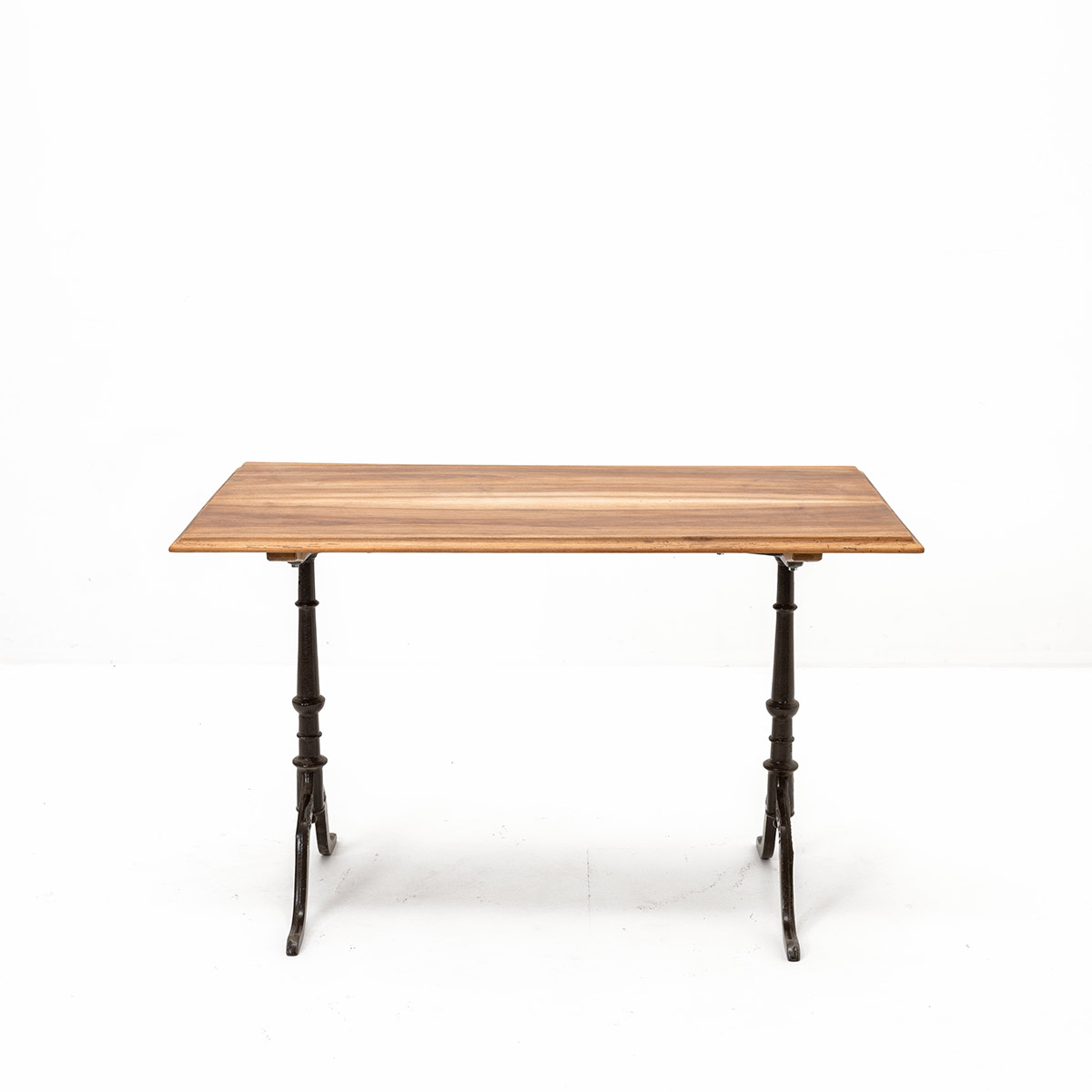 Antiker Bistrotisch Nussbaum Gusseisenfüsse 120x68cm, Bistrotische, Tische