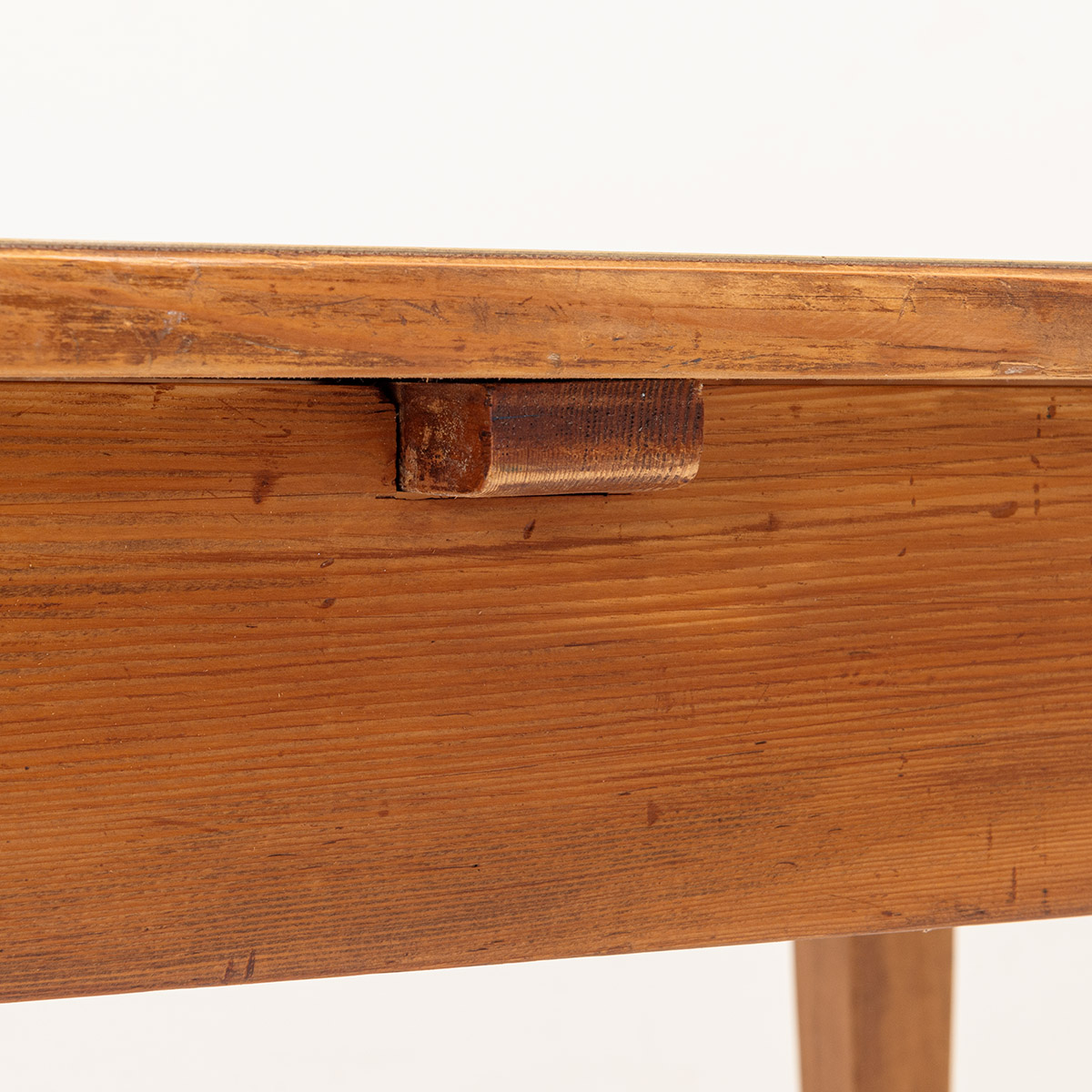 Antiker Holztisch mit original Linoleum