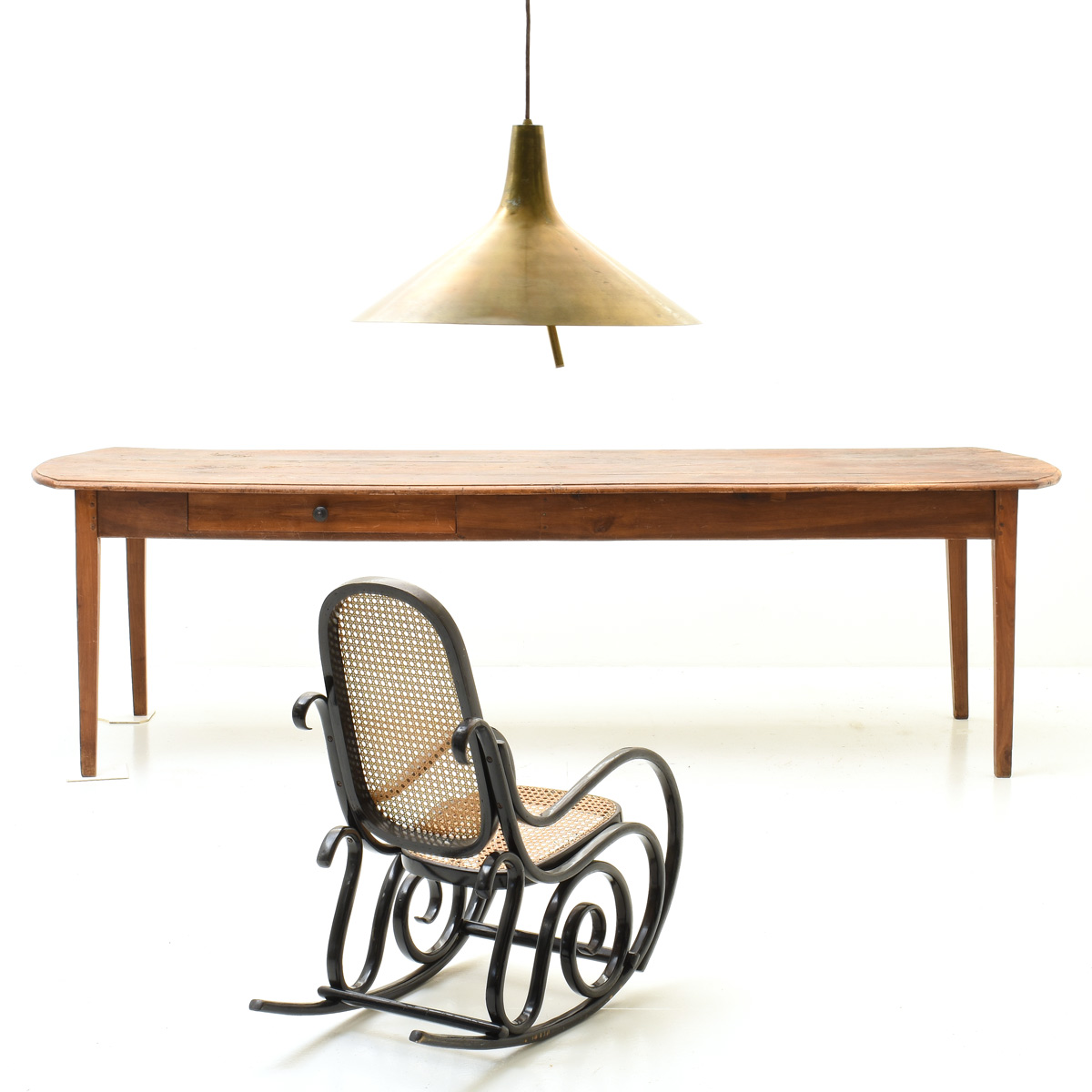 Antiker Holztisch, Nussbaum