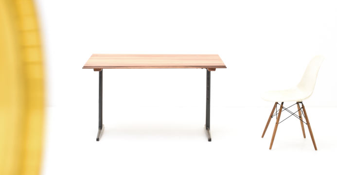 Antiker Nussbaum Bistrotisch