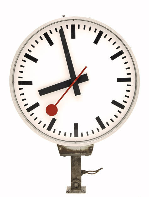 Bahnhofsuhr, Moser-Baer AG, Holzstuhl, Stühle