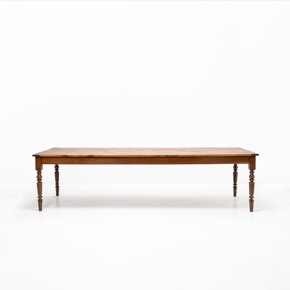 Biedermeier | Tisch aus Lindenholz / Kirschbaum mit gedrechselten Beinen | Vintage