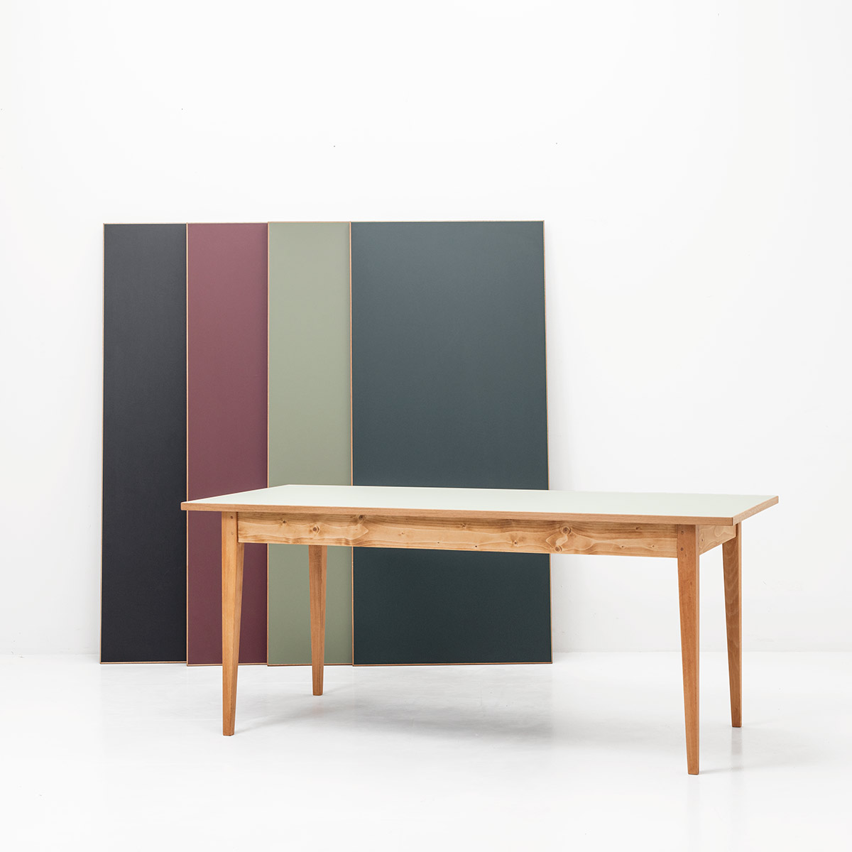 Biedermeiertisch mit Linoleum-Einlage, Viadukt*3 & Partner, Holztisch, Tische