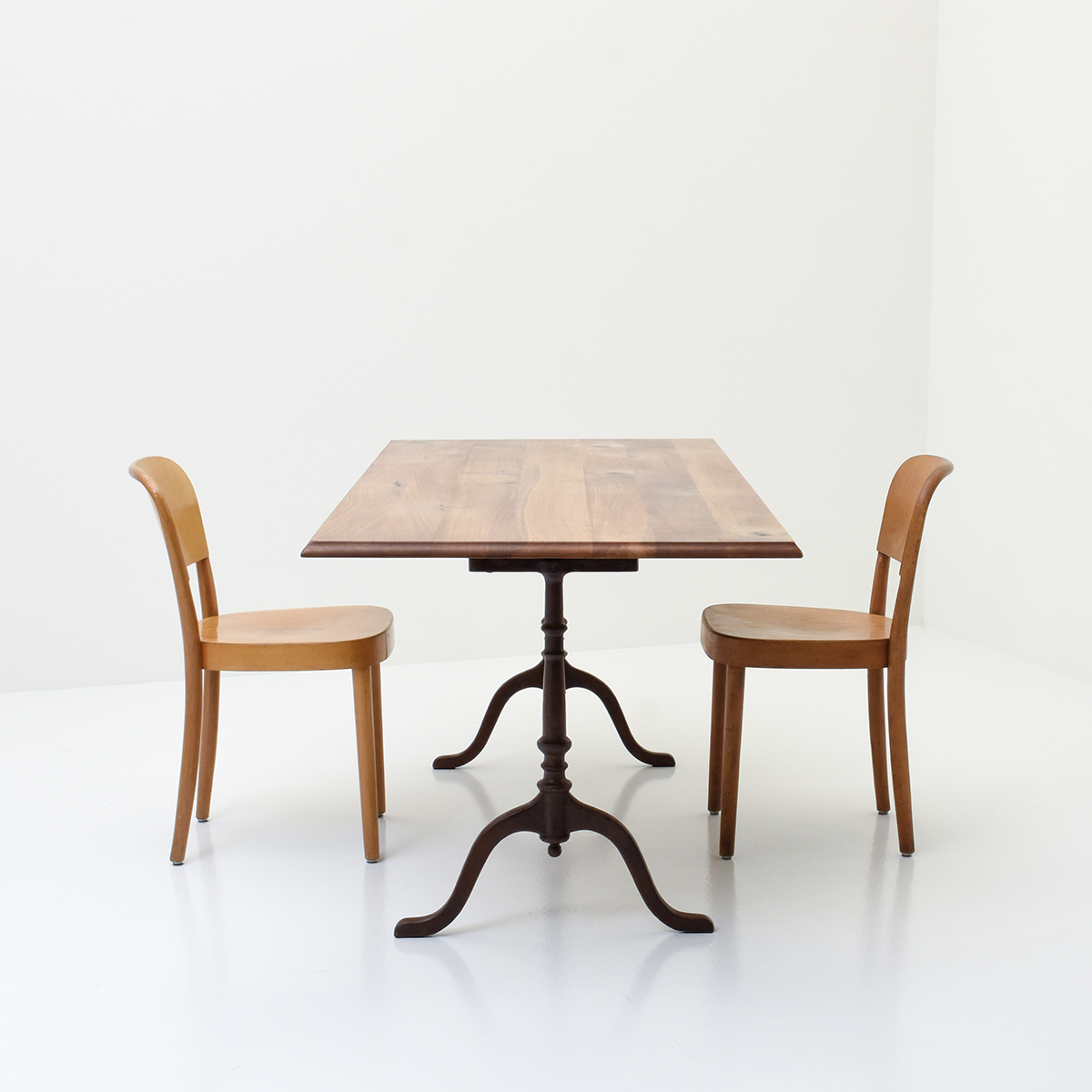 Bistrotisch in Nussbaum