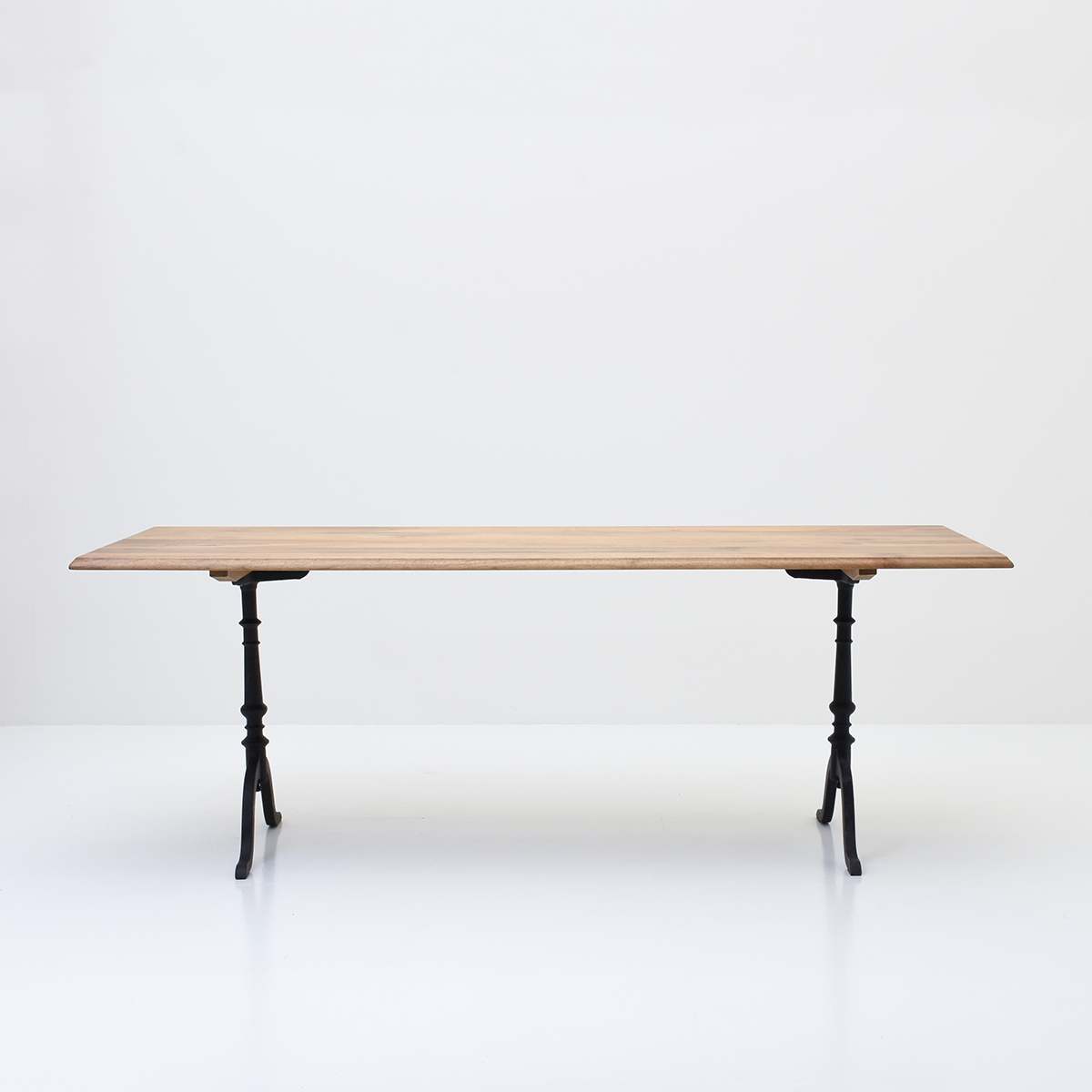 Bistrotisch, Nussbaum