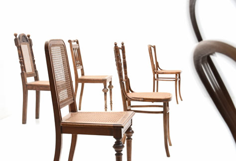 Diverse Holzstühle mit Geflecht, Gründerzeit