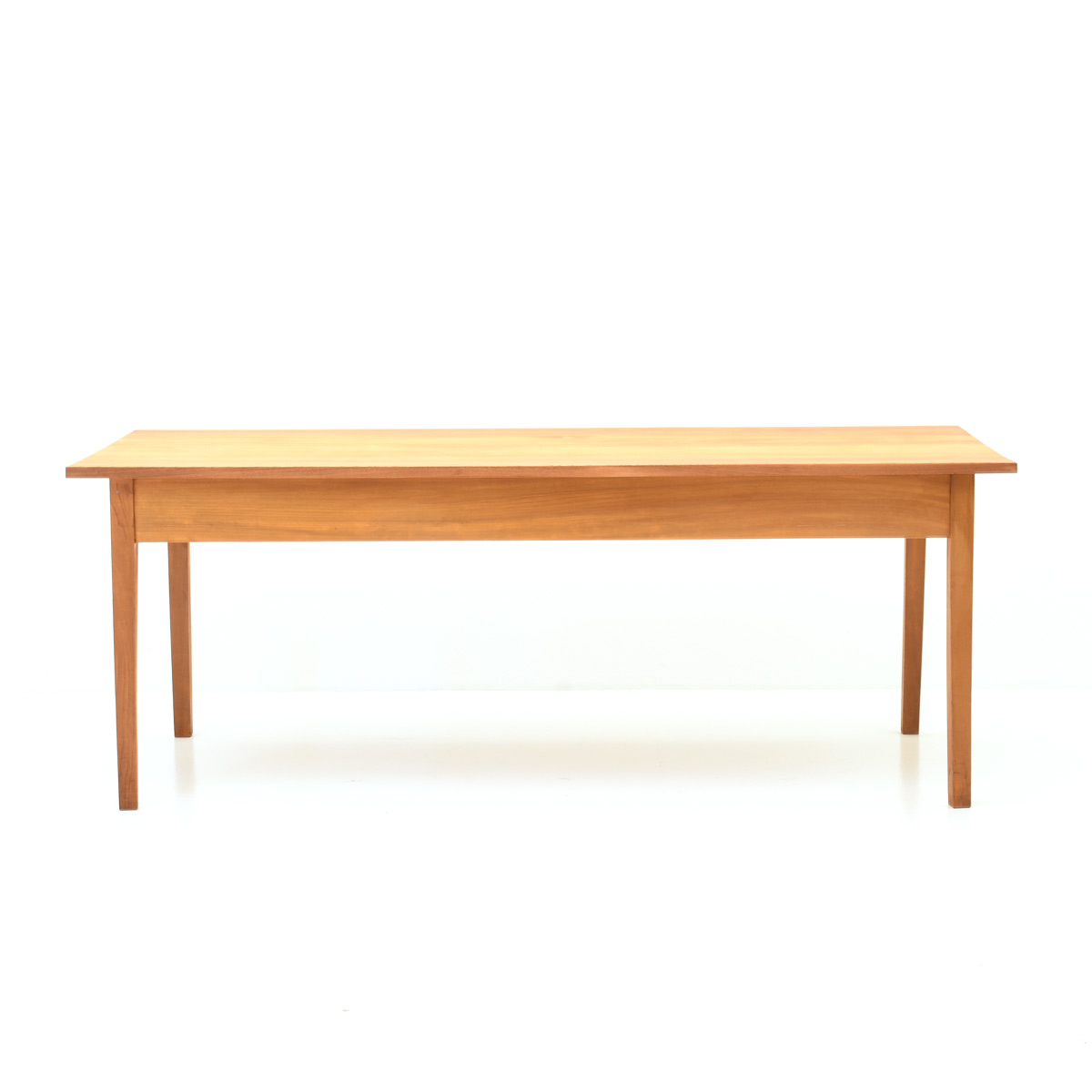 Einfacher Holztisch
