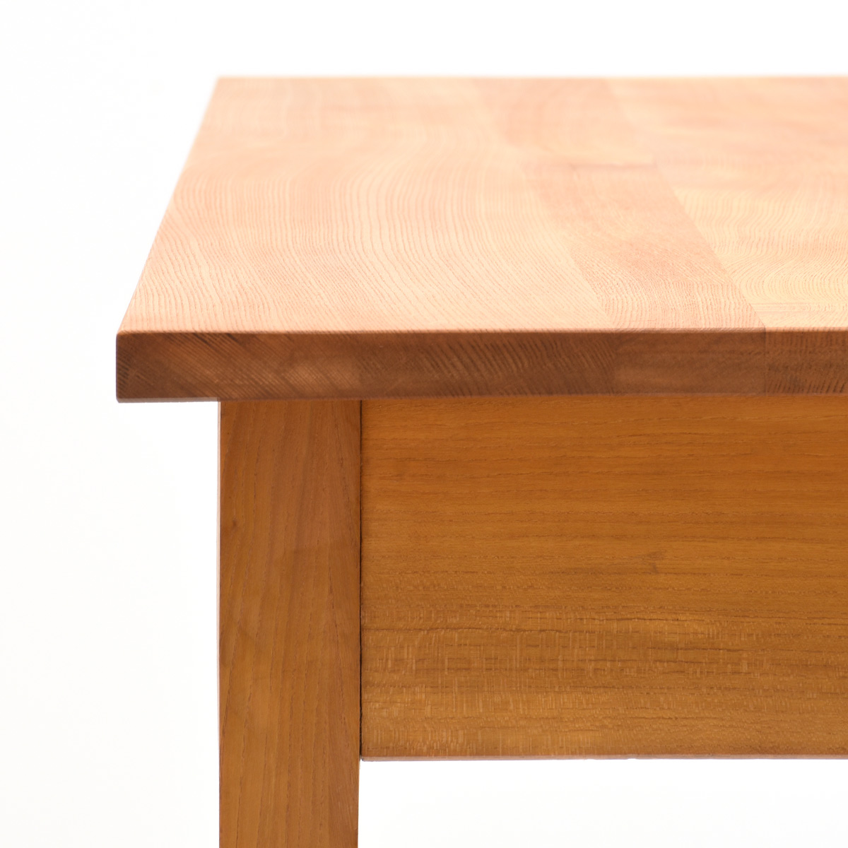 Einfacher Holztisch