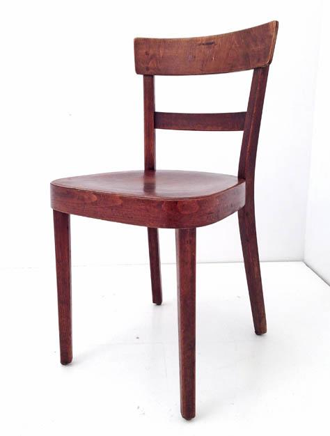 Eleganter Holzstuhl