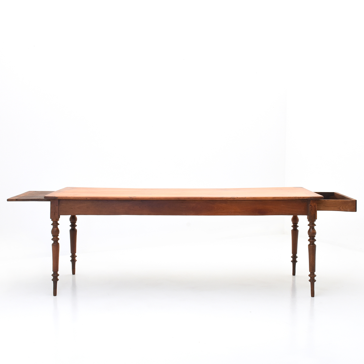 Eleganter Kirschholztisch
