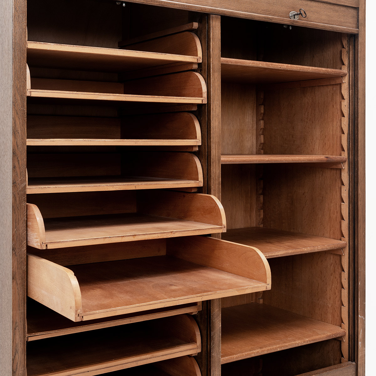 Französischer Lateralschrank