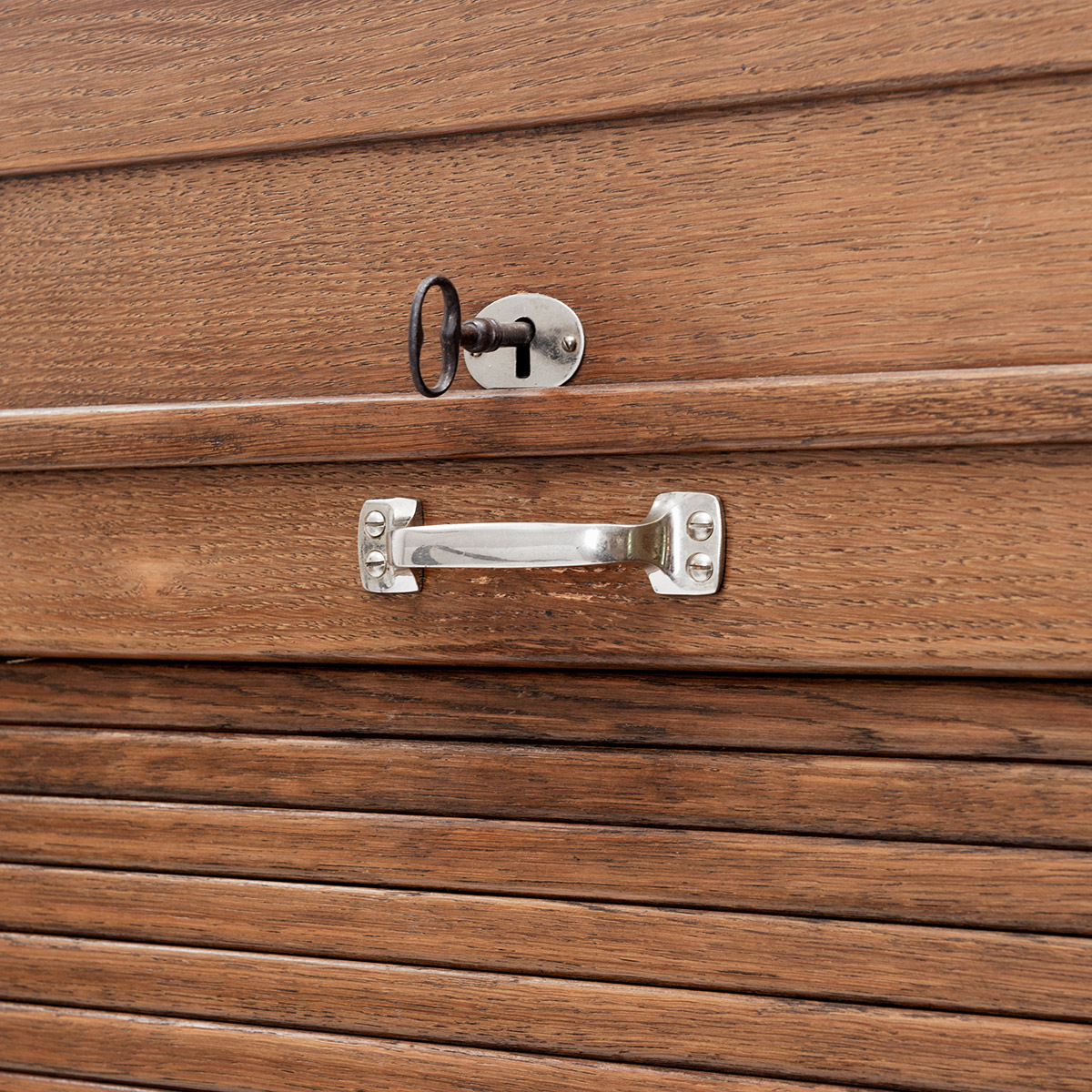 Französischer Lateralschrank