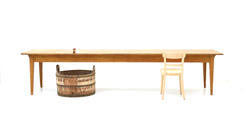 Grosse Tafel, Holztisch