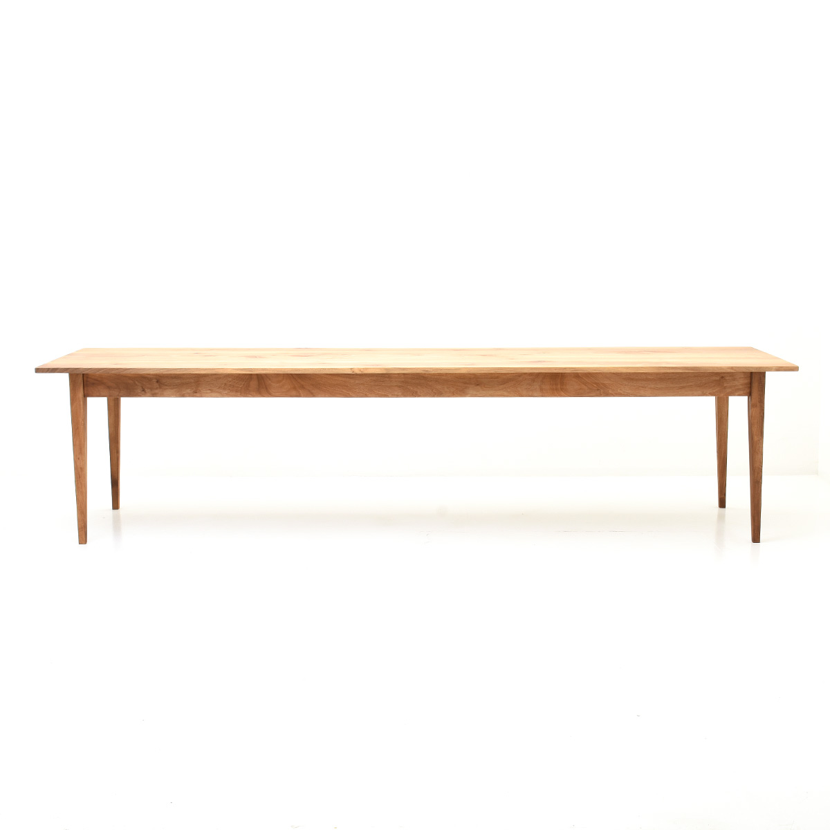 Grosser Nussbaum Holztisch