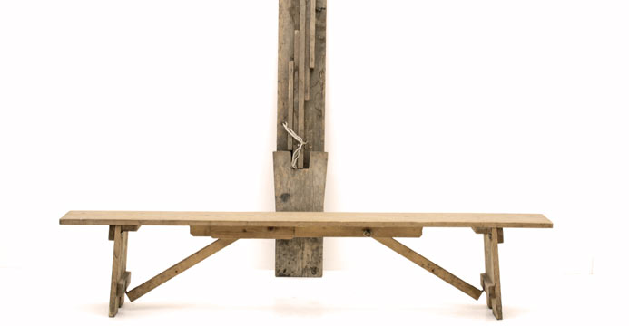 Holzbänke, Holztisch, Tische