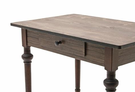 Holztisch aus Tannenholz