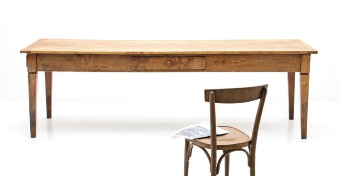 Holztisch