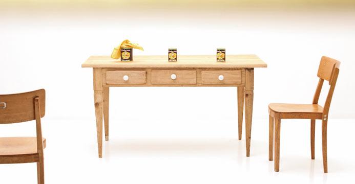 Holztisch