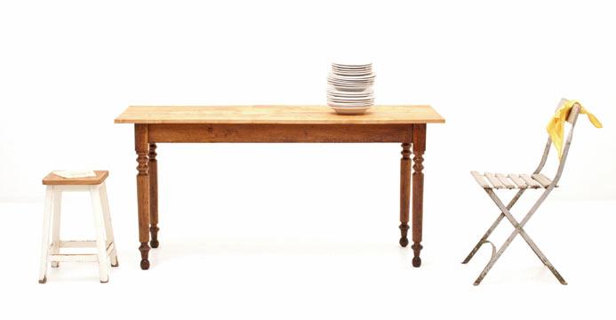 Holztisch mit Ahornplatte