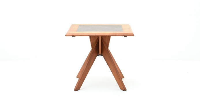 Holztisch mit Schieferplatte
