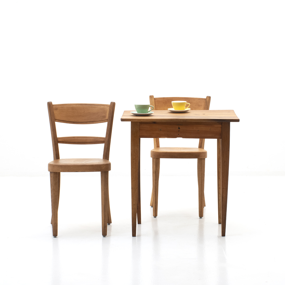 Holztisch, Nussbaum