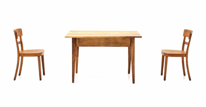 Holztischchen Nussbaum