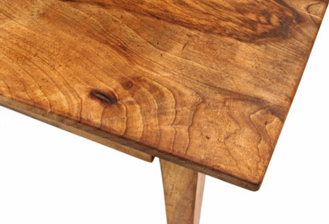 Holztischchen Nussbaum