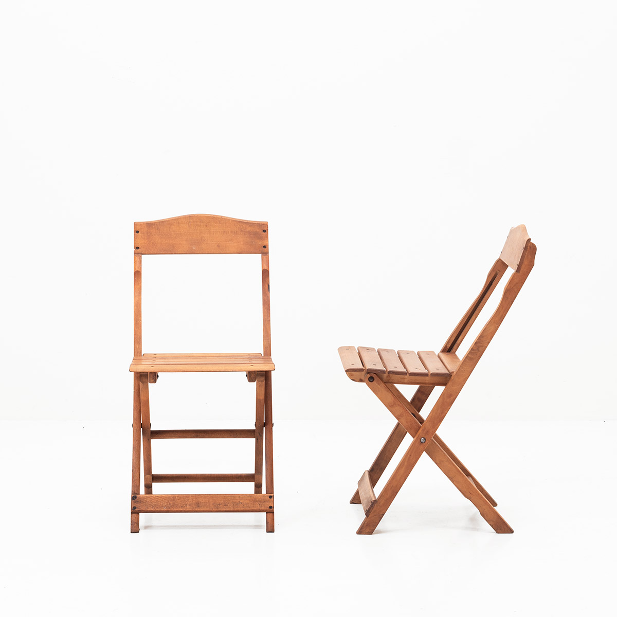 horgenglarus | Antike Klappstühle