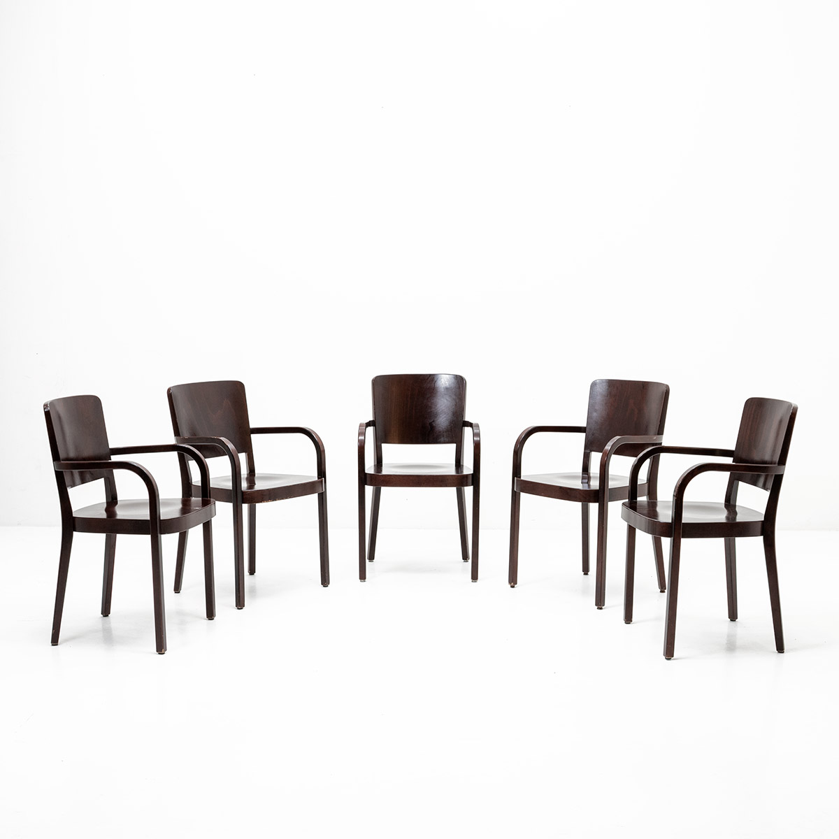 horgenglarus | Haefeli Armlehnstühle Spezialausführung