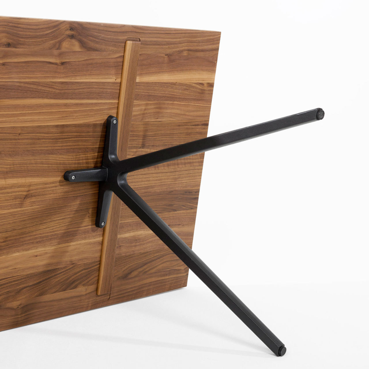 horgenglarus | t-1806 podia Tisch