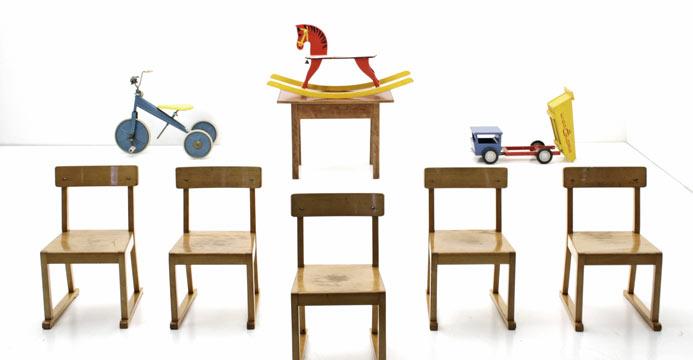 Kindertisch mit Holzstuhlset