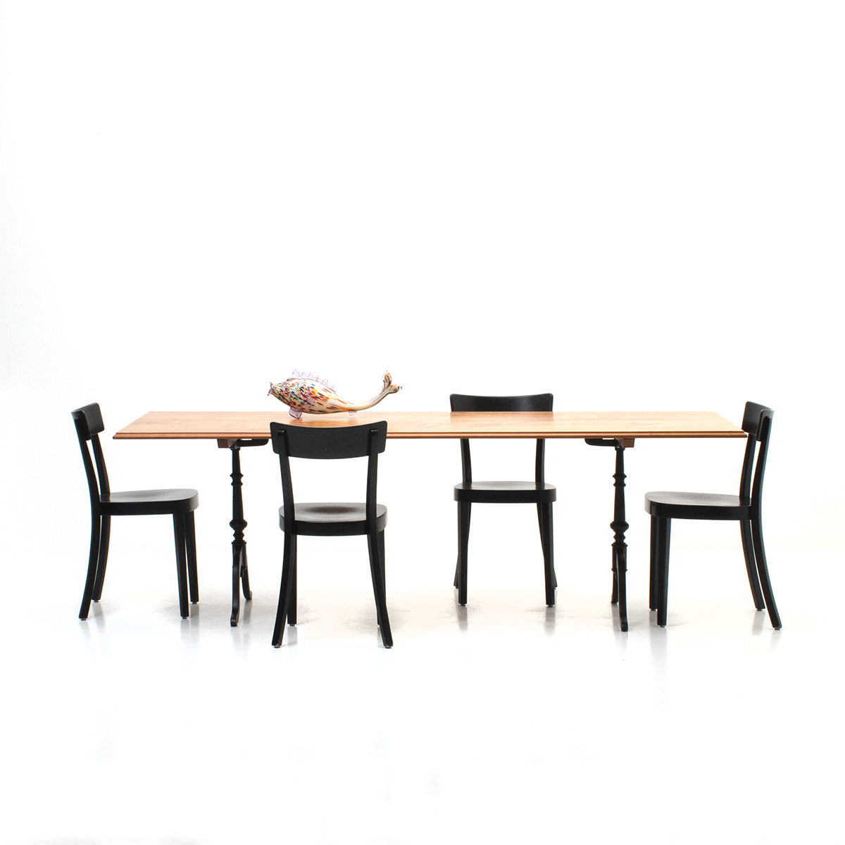 Kirschholz Tisch mit Gusseisenfüssen