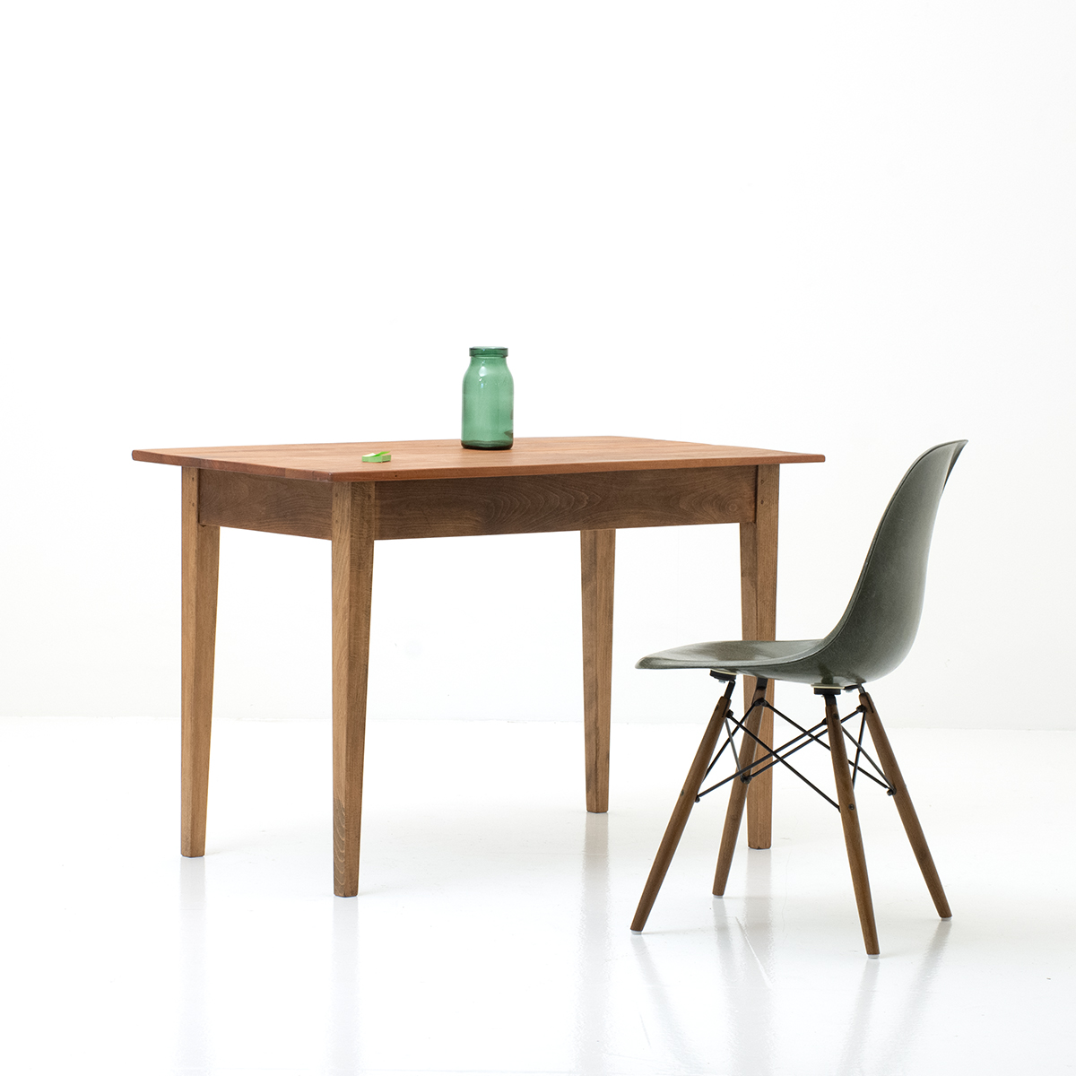 Kleiner Tisch aus Kirschholz