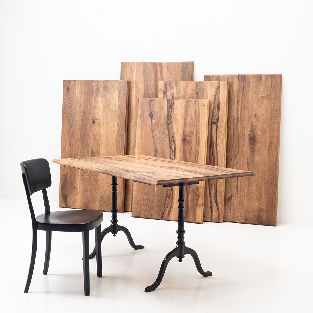 Kleinere Bistrotische Nussbaum