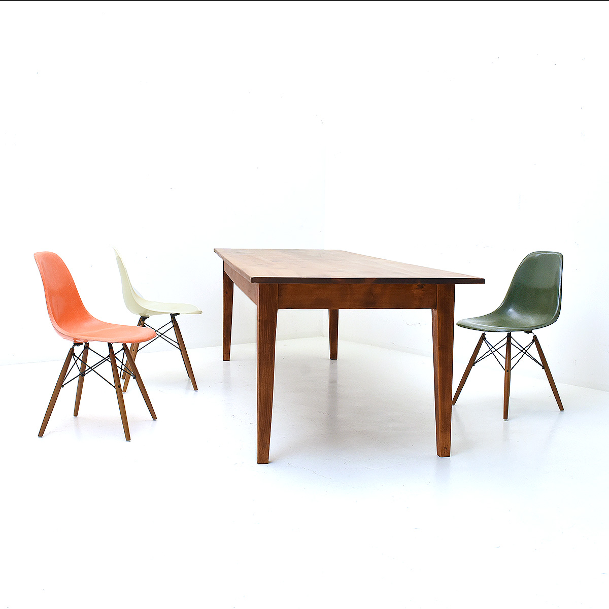 Langer Nussbaum Tisch