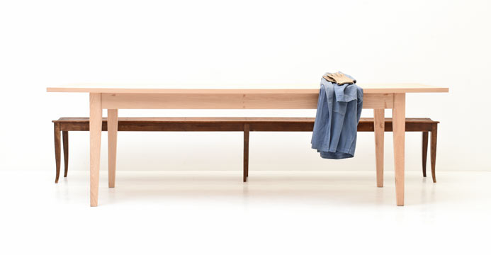 Neue Holztische aus altem Buchenholz