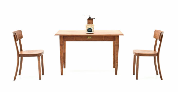 Nussbaum Biedermeier-Holztisch