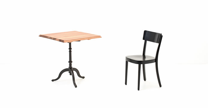 Nussbaum Bistrotisch, quadratisch
