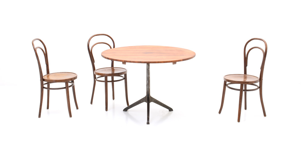 Nussbaum Holztisch
