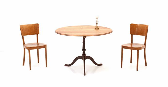 Runder Nussbaum Bistrotisch