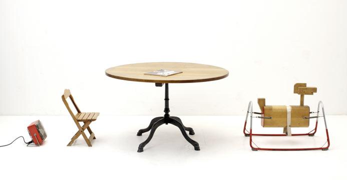 Runder Stammtisch mit Patina
