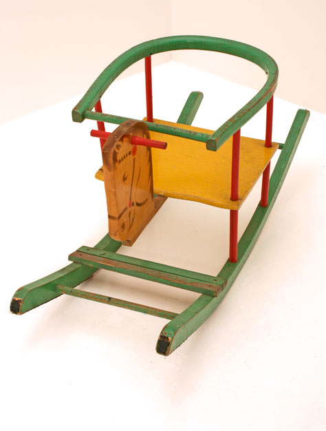 Schaukelpferd, Holzstuhl, Stühle