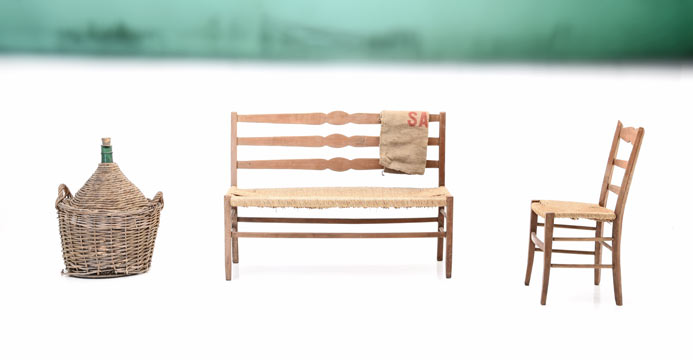 Tessiner Holzbank und -stuhl