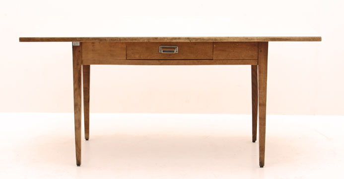 Tisch mit Kelkoplatte, Holztisch, Tische