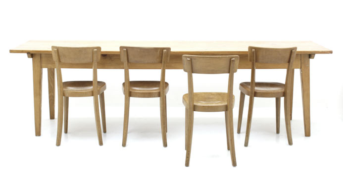 Tisch und Stühle, Holztisch, Tische