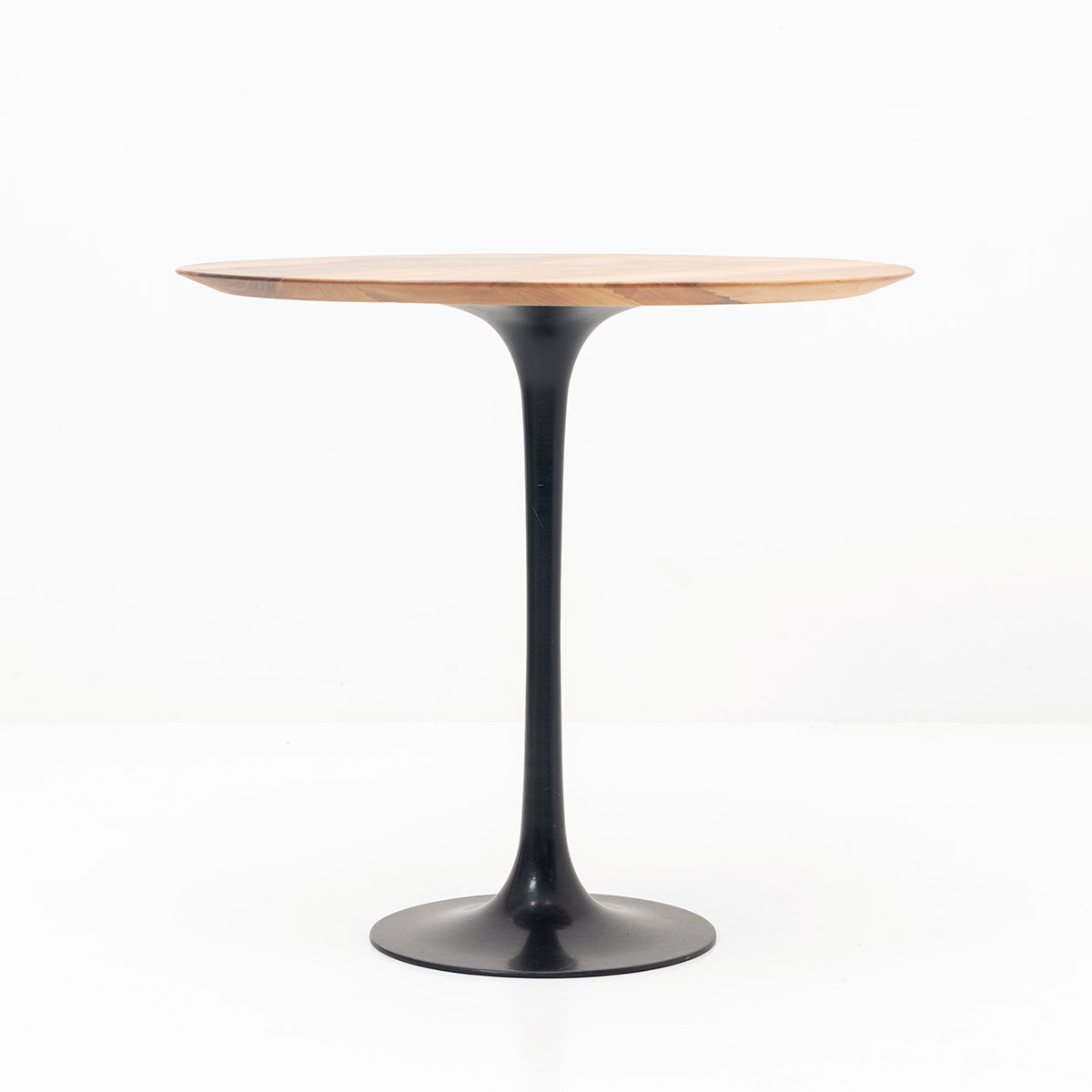Tuliptisch, Nussbaum oder Kirsche, ø70/80cm, Viadukt*3 & Partner, Werkentwurf, Bistrotisch, Tische