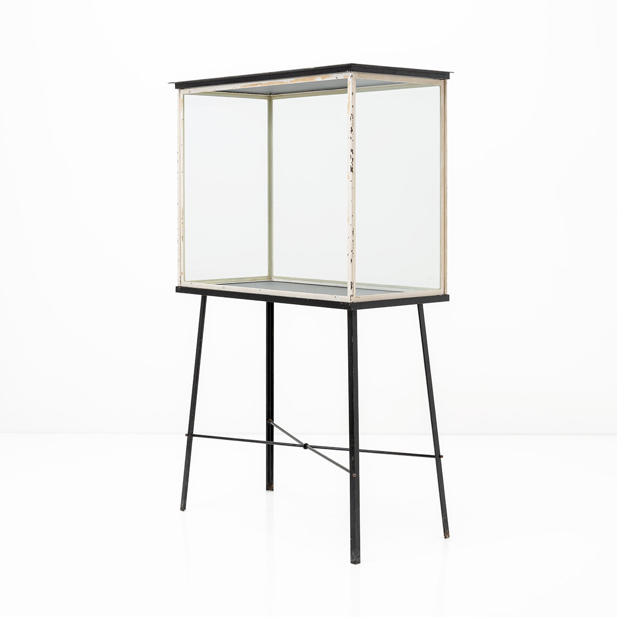 Vitrine auf Standfuss, 1930er Jahre